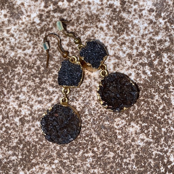 LIKE NEW boutique handcrafted raw pewter stone earrings with gold foil encasing - Picture 4 of 6